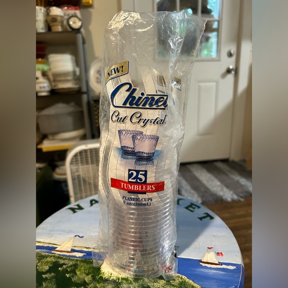 Brand new package of Chinet cut crystal plastic cups. 25 plastic cups, 9 oz - Picture 1 of 5